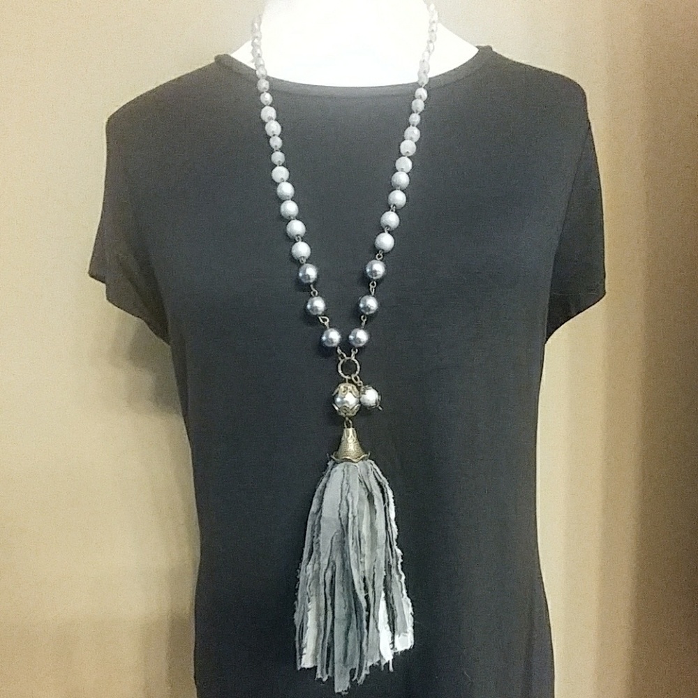 Tasseled necklace